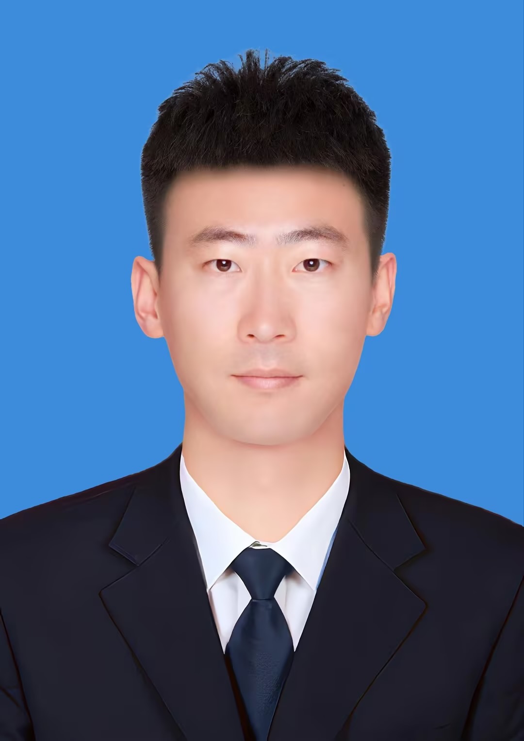 李春伟