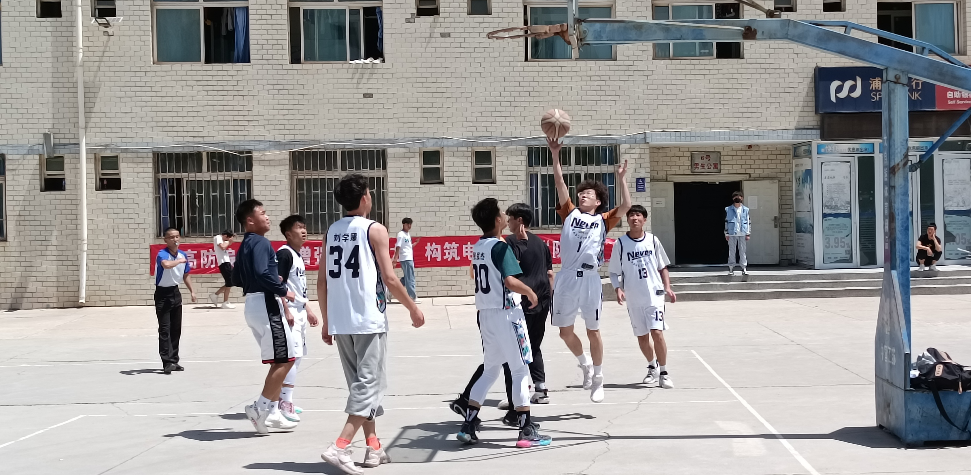 电信工程学院成功举办“桃李杯”篮球赛