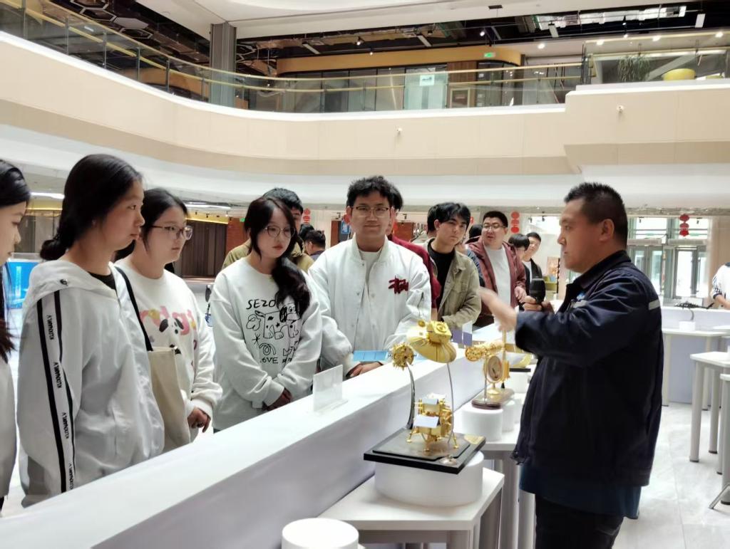 轨道交通综合实训课程——了解航天发展史和机器人操作