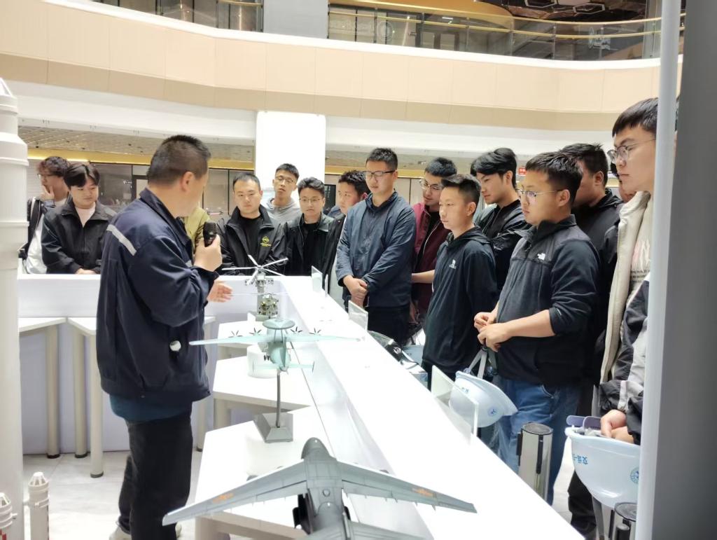 轨道交通综合实训课程——了解航天发展史和机器人操作
