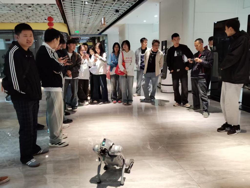 轨道交通综合实训课程——了解航天发展史和机器人操作
